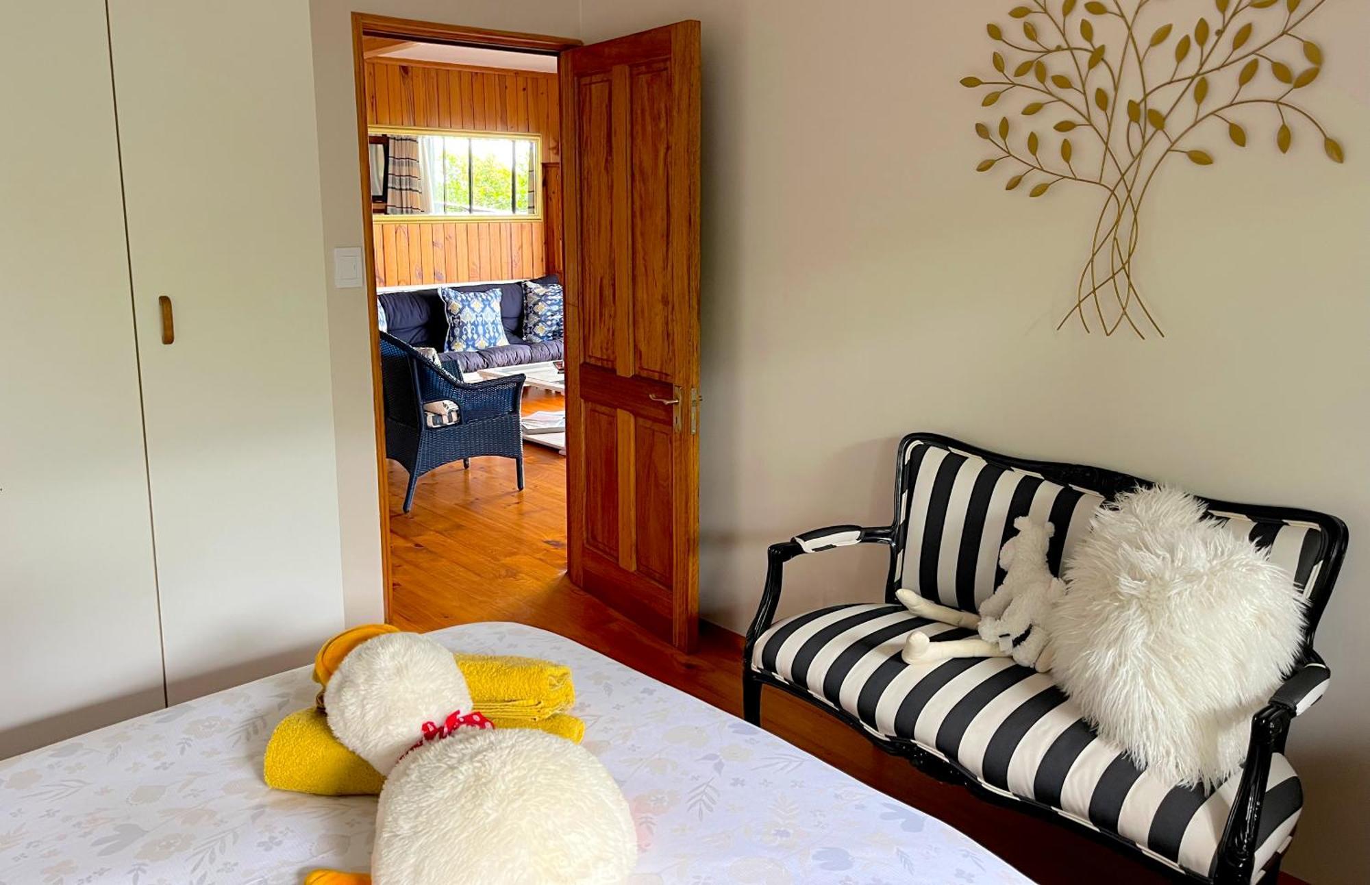 Peaceful Guest Suite With Balcony Views And Garden Setting Brenton-on-Sea Exterior foto