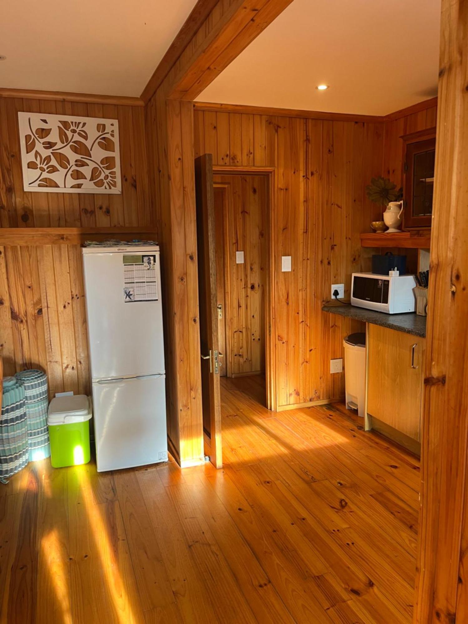 Peaceful Guest Suite With Balcony Views And Garden Setting Brenton-on-Sea Exterior foto